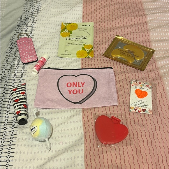 Valentine’s Beauty Bundles (Choose 1) 9 pieces - Picture 11 of 17